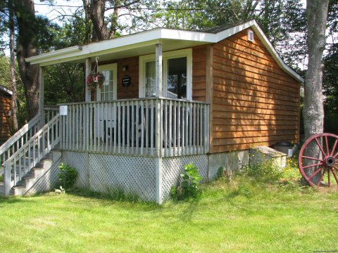 Aspotogan Cottage - sleeping cabin with kitchenette