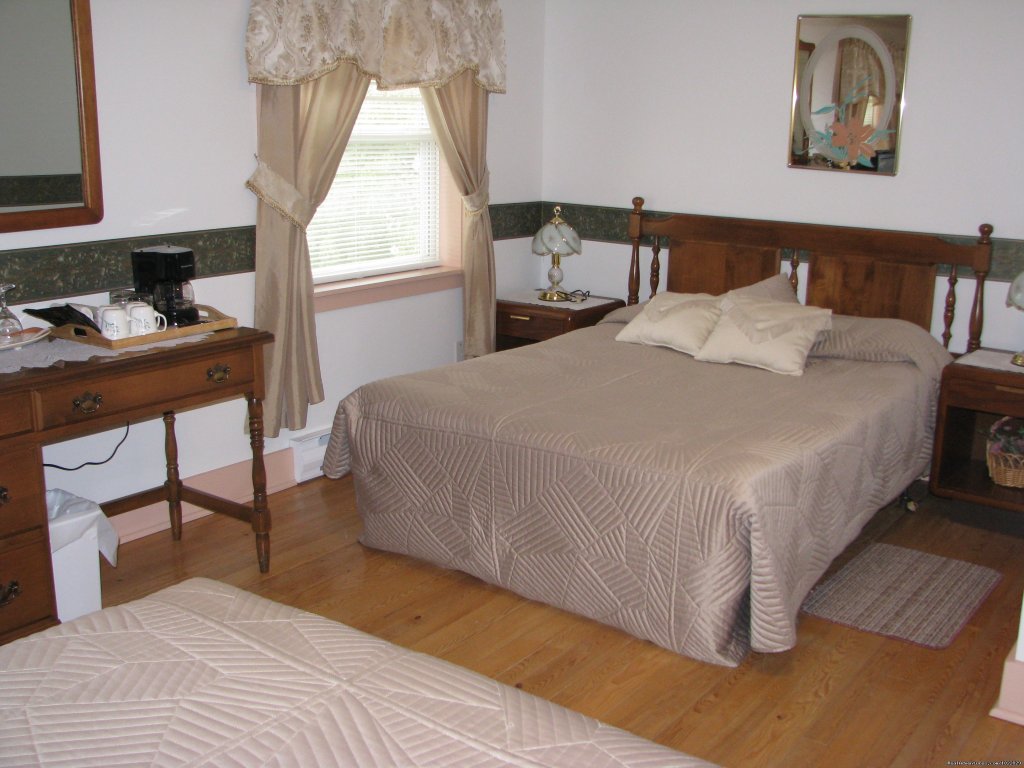 Whynacht's Beach Queen Suite - Queen & Double Bed | Anchorage House & Cottages | Image #7/20 | 