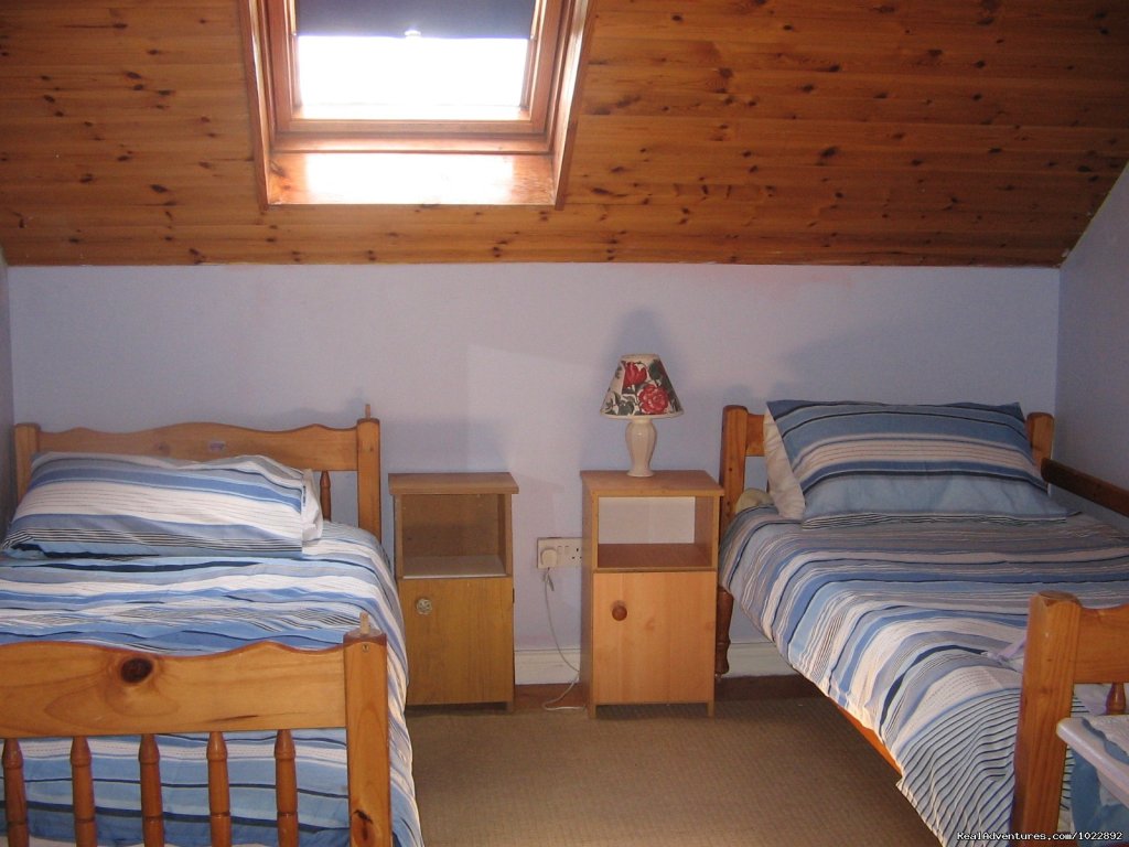room 1A twin standard  | The Old School House Ballinskelligs | Image #7/10 | 