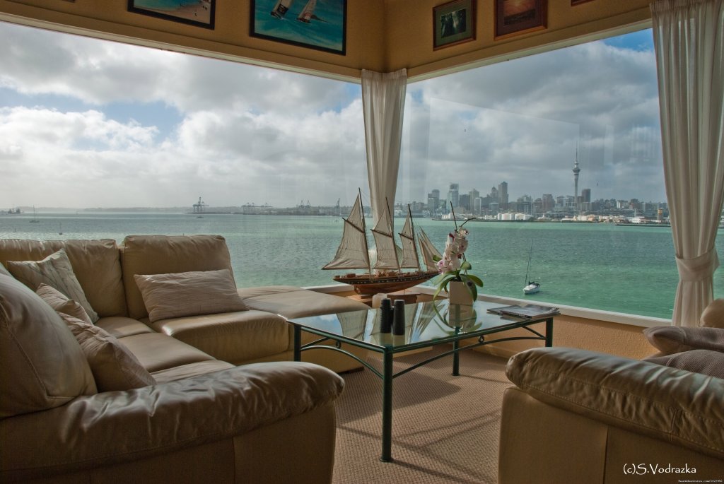 View lounge No 1 House | Auckland Number One  House Homestay | Image #15/24 | 