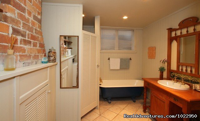 bathroom No  2 Apartment | Auckland Number One  House Homestay | Image #17/24 | 