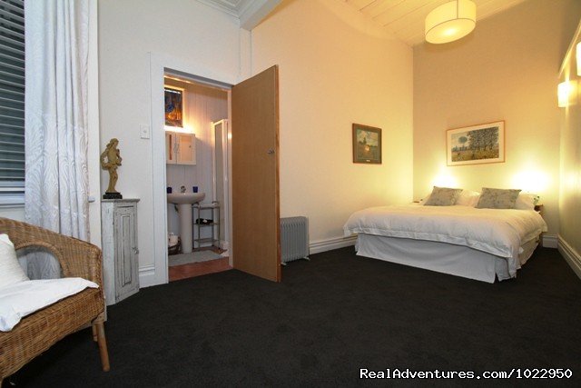 bedroom No 2 Apartment with ensuite | Auckland Number One  House Homestay | Image #18/24 | 