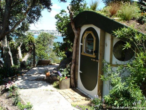 Hobbit House in garden | Auckland Number One  House Homestay | Image #2/24 | 