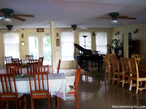 Lodge dining room | Relaxing Mountain Get-A-Way at Mountain View Lodge | Image #5/10 | 