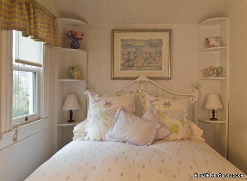 Lavender Room | Image #13/13 | Old Thyme Inn Bed and Breakfast