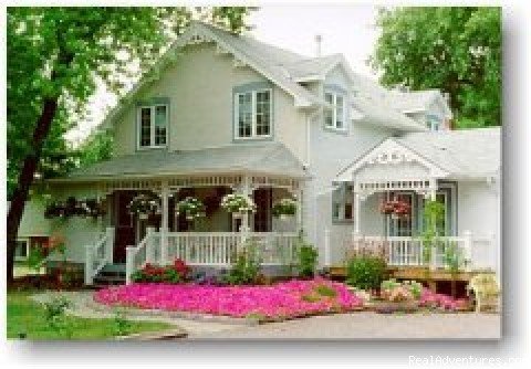 House | Ashgrove Cottage | Niagara-on-the-lake, Ontario  | Bed & Breakfasts | Image #1/3 | 