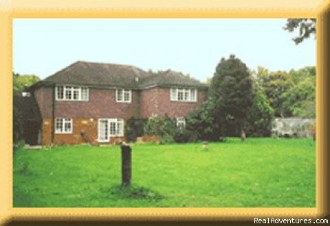 Armani manor | Beautiful Guest house close to Gatwick Airport | Crawley, Sussex, United Kingdom | Bed & Breakfasts | Image #1/6 | 