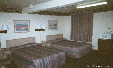 2 DOUBLE BEDS | Parkside Family Inn & Suites Flagstaff | Image #2/2 | 