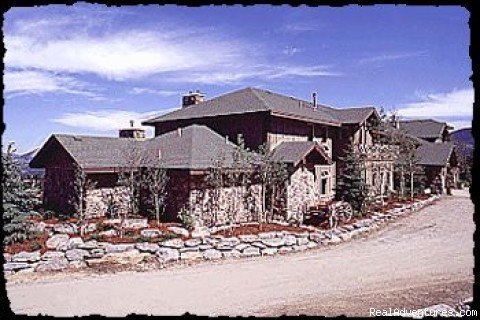 Entry View - Summer | Taharaa Mountain Lodge | Image #4/11 | 