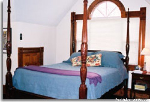 Ms. Dickinson Room | Brava House Bed & Breakfast | Image #4/4 | 