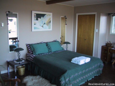the Heron Room | Copes Islander Oceanfront Bed and Breakfast | Comox, British Columbia  | Bed & Breakfasts | Image #1/1 | 