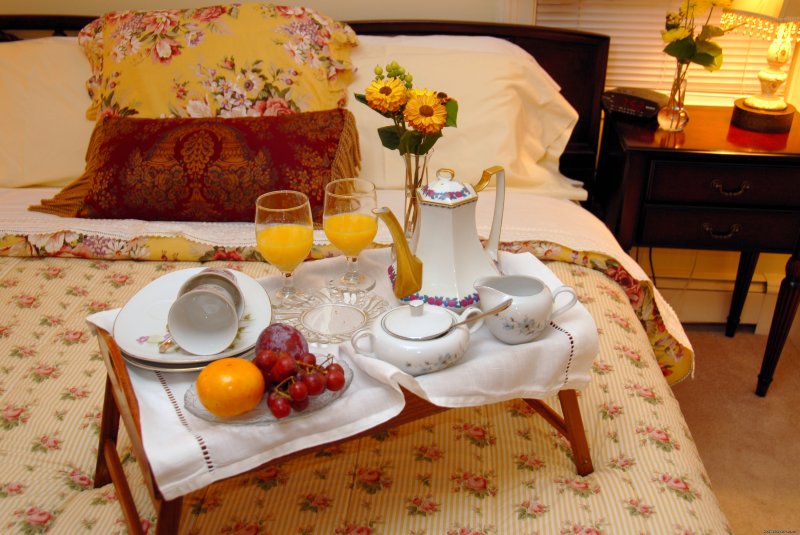 Breakfast in Bed at Arbor View House | B&B Romantic Getaway near Greenport | Arbor View | Image #5/21 | 