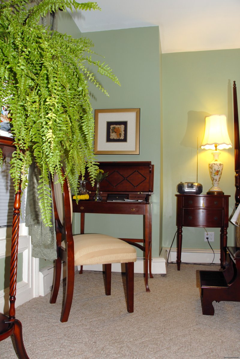 Desk in the Zinfandel Room | B&B Romantic Getaway near Greenport | Arbor View | Image #19/21 | 