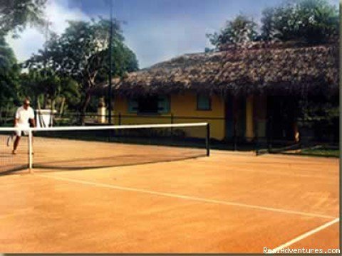 On Site : Flood-lit Tennis Court | Haciendas El Choco | Image #4/8 | 