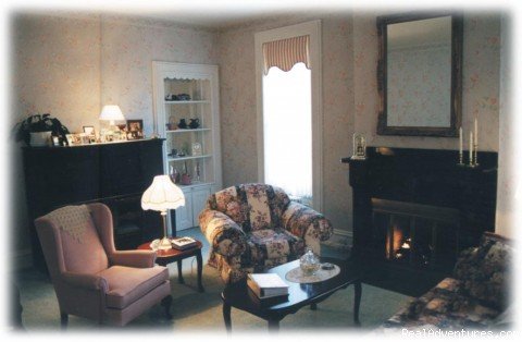 Parlor | Maytown Manor Bed & Breakfast, Lancaster | Image #2/6 | 
