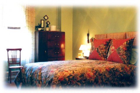 Taylor Guest Room | Maytown Manor Bed & Breakfast, Lancaster | Image #5/6 | 