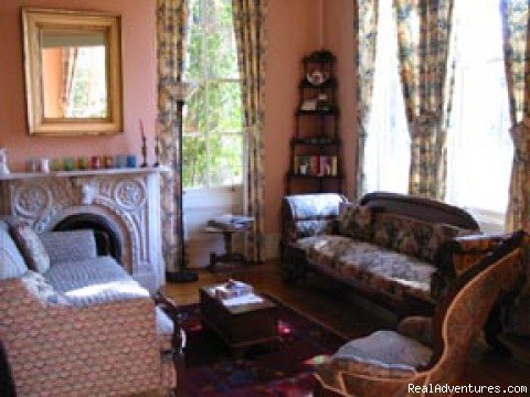 Living room at Camellia Inn | Destination Wedding | Image #2/5 | 
