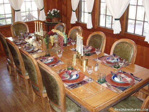 Lodge Dining Room | Rocky Mountain Lodge & Cabins: B&B & Cabin Rentals | Image #9/10 | 