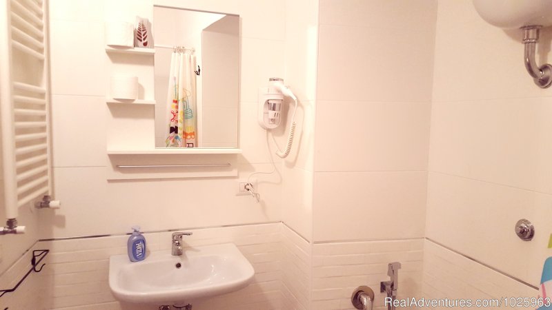 Private Bathroom | Hostel Mancini Naples | Image #8/11 | 