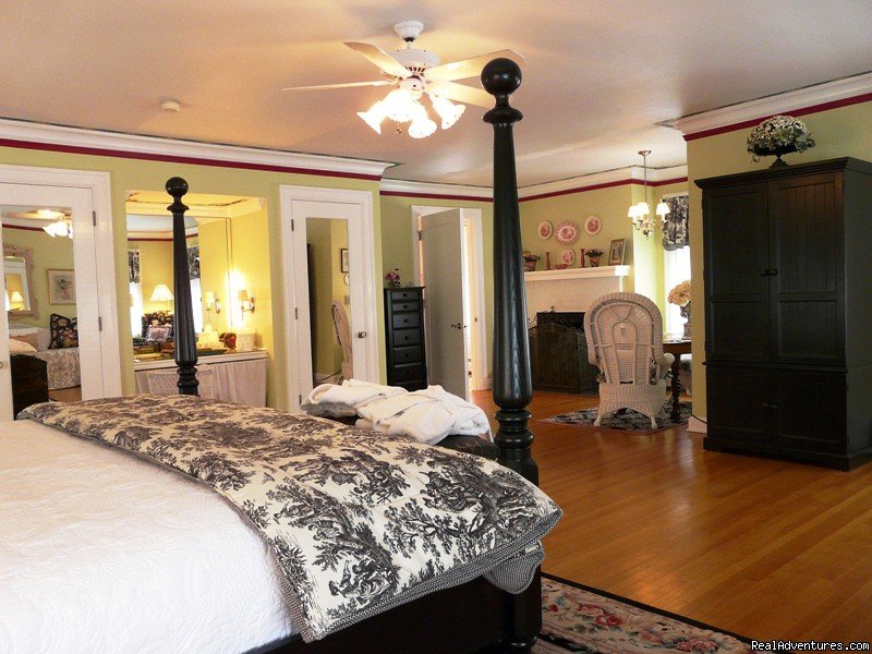 Lilac Inn Grande Suite | Leading Romantic Vermont Country Inn | Image #4/4 | 