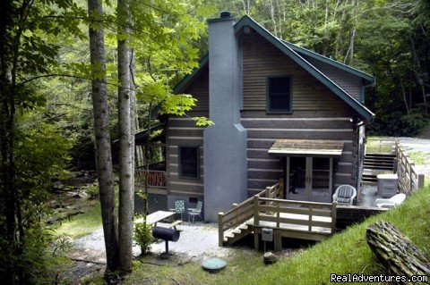 Luxury lodging with indoor and outdoor cooking | Creekside luxury log cabins in the Smokies | Image #13/17 | 