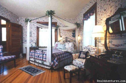 Enjoy romantic Victorian accommodations | Victorian Getaway at Holden House Bed & Breakfast | Image #3/9 | 