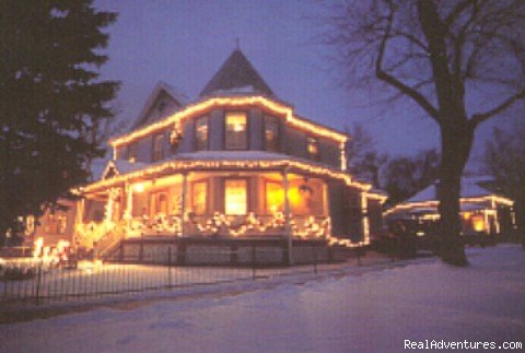 Experience Award-winning luxury | Victorian Getaway at Holden House Bed & Breakfast | Image #4/9 | 