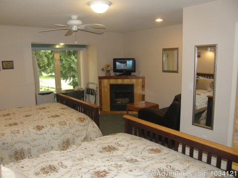 Guestroom 8 | Image #13/26 | Cedar Wood Lodge Bed & Breakfast Inn