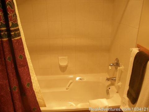 Ultra-spa jetted massage bathtub. | Image #19/26 | Cedar Wood Lodge Bed & Breakfast Inn