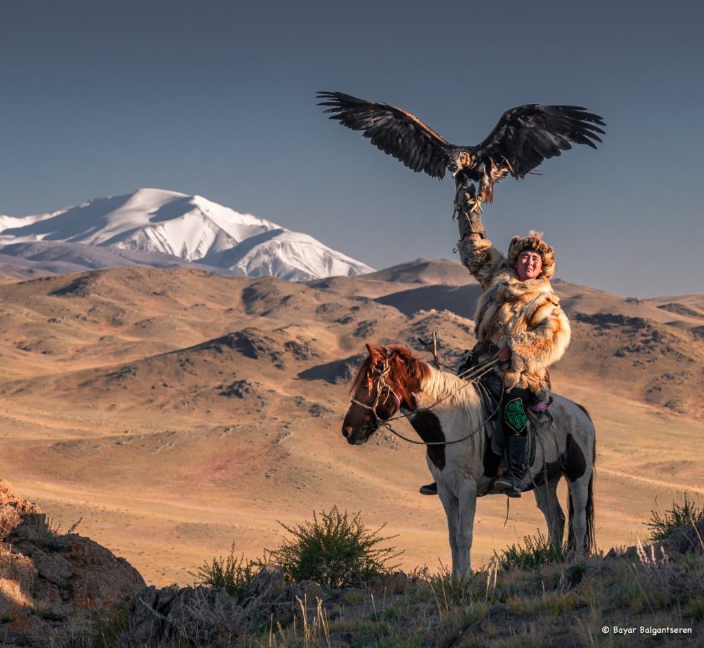 Eagle Hunter | Travel to Mongolia and discover its scenic beauty. | Image #3/4 | 