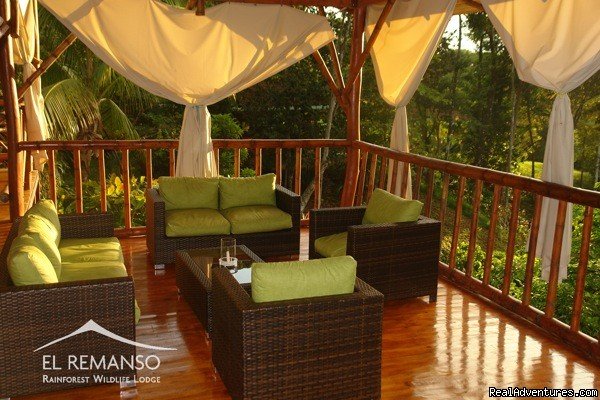 Mirador at the restaurant | Luxury Rainforest Wildlife Lodge - Osa Peninsula | Image #10/11 | 