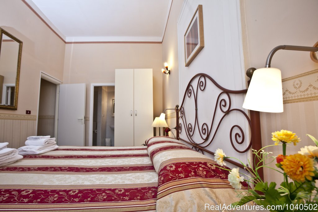 Double Room | Excellent sleeping before visiting Capri an Ischia | Napoli, Italy | Bed & Breakfasts | Image #1/13 | 