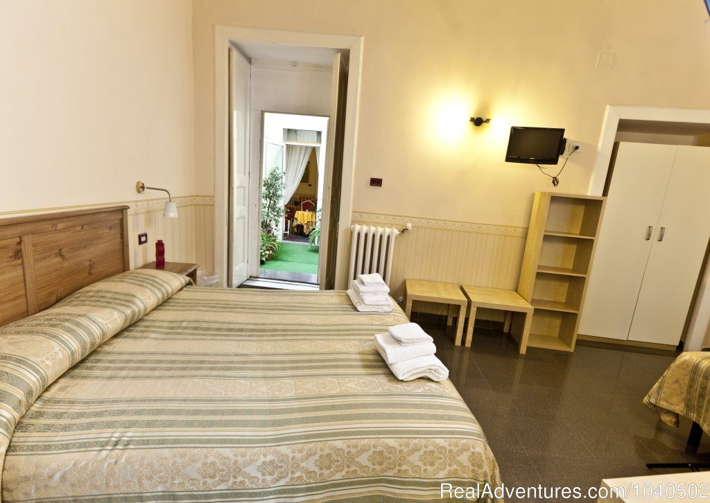 Triple Room | Excellent sleeping before visiting Capri an Ischia | Image #4/13 | 