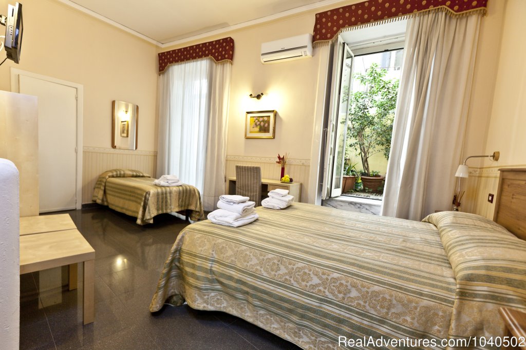 Triple Room | Excellent sleeping before visiting Capri an Ischia | Image #5/13 | 