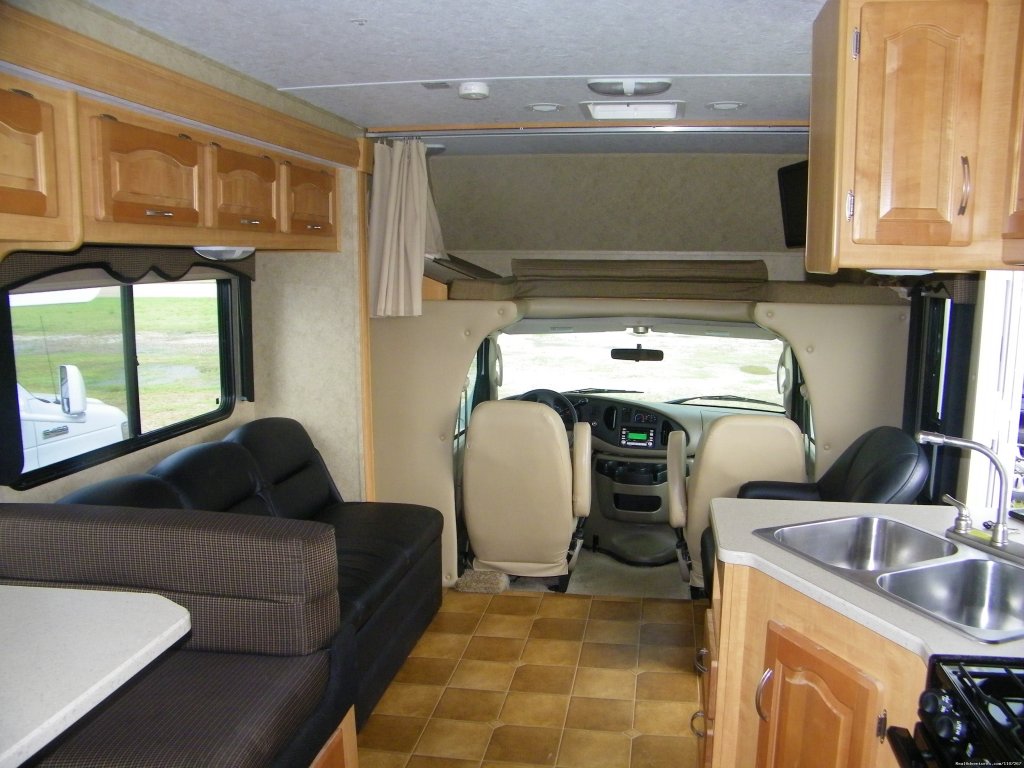 2012 Class RV and Travel Trailers Rentals | Image #4/13 | 