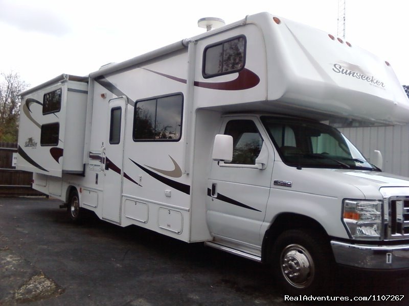 2012 Class RV and Travel Trailers Rentals | Image #6/13 | 
