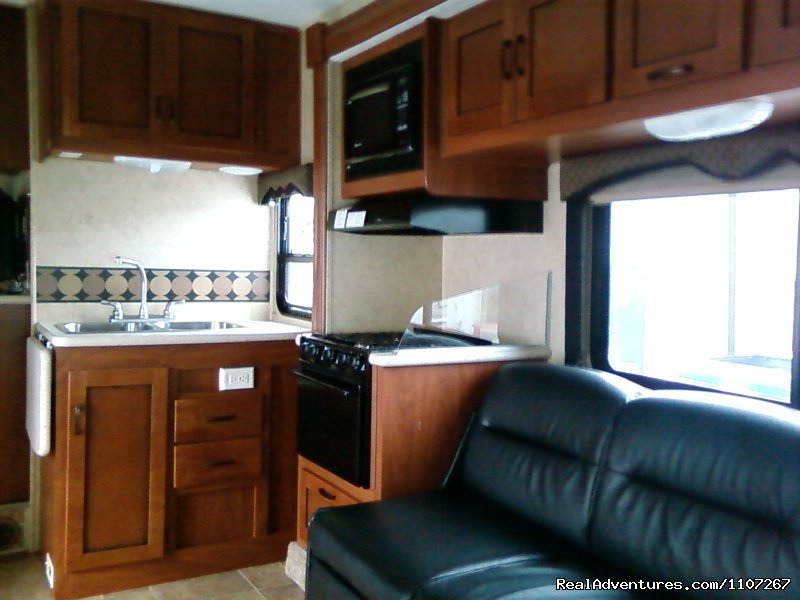 2012 Class RV and Travel Trailers Rentals | Image #8/13 | 