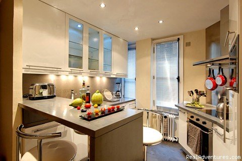 Top of LIne Kitchens | Stunning Vacation Apartment in Paris | Image #3/14 | 