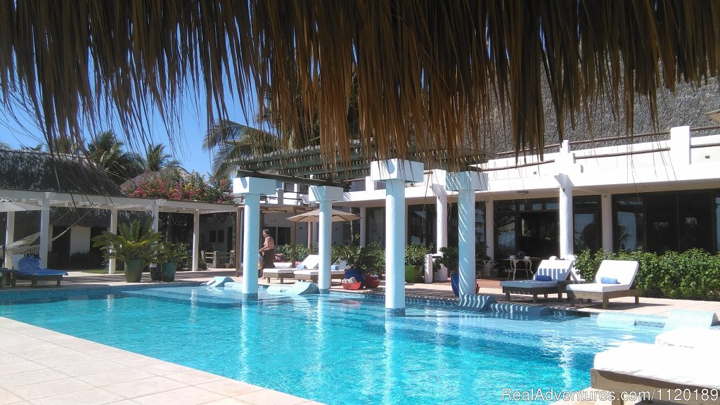 Pool time.  Tiempo para piscina. | Oceanfront getaway San Miguel del Mar | Image #6/26 | 
