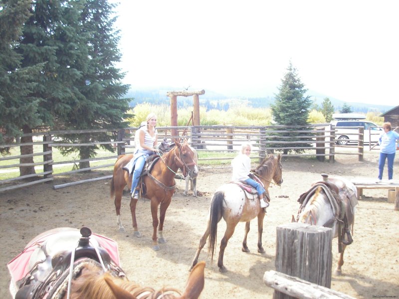 South Corral | Fantastic Horseback Riding in Yellowstone Country | Image #6/15 | 