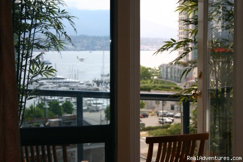 Queen second bedroom | Coal Harbour Downtown Vancouver Luxury View condo | Image #6/10 | 