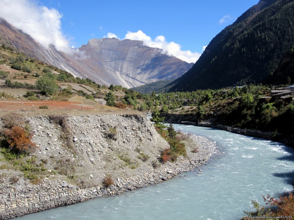 Lower Pisang (3,100 m) and Marsyangdi river | Annapurna  Circuit  Trek Nepal | Image #15/21 | 