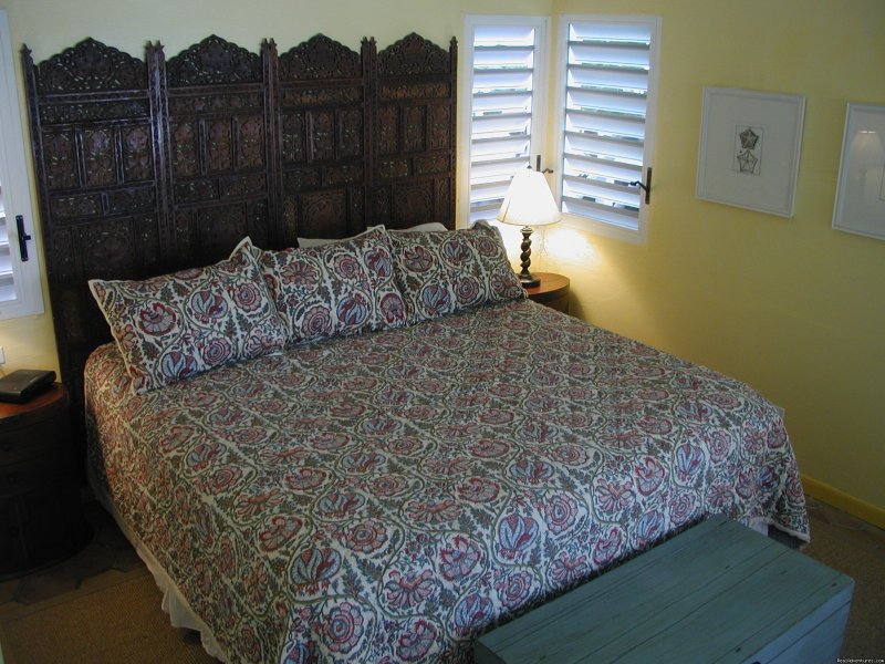 Master bedroom | Oceanfront Vacation Villa in St. Maarten | Image #4/8 | 