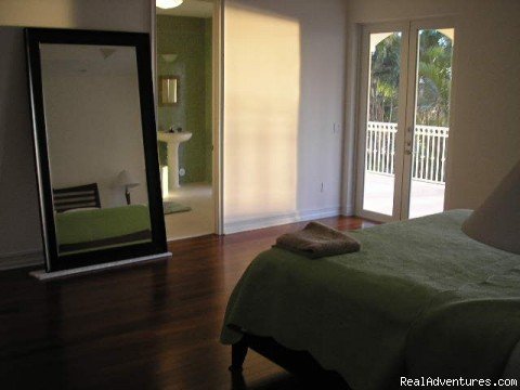 Bath 1 | Miami Vacation Villa | Image #3/16 | 