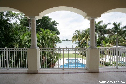 Living Room | Miami Vacation Villa | Image #5/16 | 