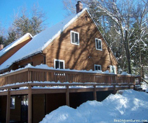 Large, comfortable townhouse in the heart of the White Mountains. Features 3 bedrooms, 2 baths plus a jacuzzi, and a heated pool in the summer. Townhouse offers all the amenities of home to make this your perfect Mountain Retreat.