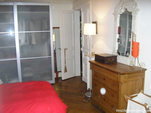 la chambre principale | un 100m2 a Montmartre | Image #3/3 | 
