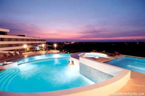 Pool | Hilton Villahermosa & Conference Center | Villahermosa, Mexico | Hotels & Resorts | Image #1/1 | 