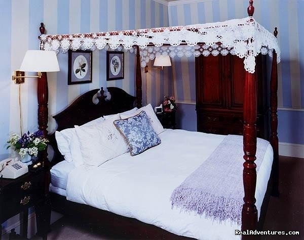 Phoebe White Suite Bedroom | Romantic Cape Cod B&B Captain Farris House | Image #6/7 | 