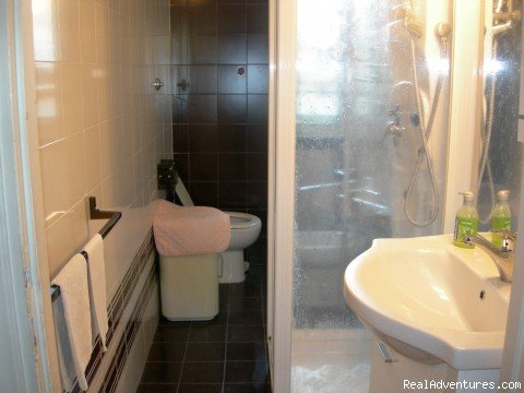 Bathroom! | Rome Bed & Breakfast | Image #3/6 | 